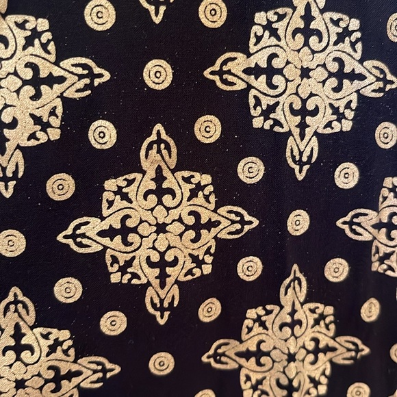 Pakistani Indian kurta by Sudra Younus in black with gold block print. - Picture 6 of 9